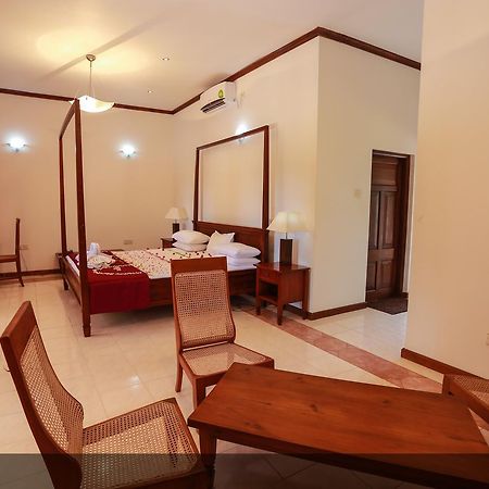 טרינקומאלה Welcombe Hotel מראה חיצוני תמונה