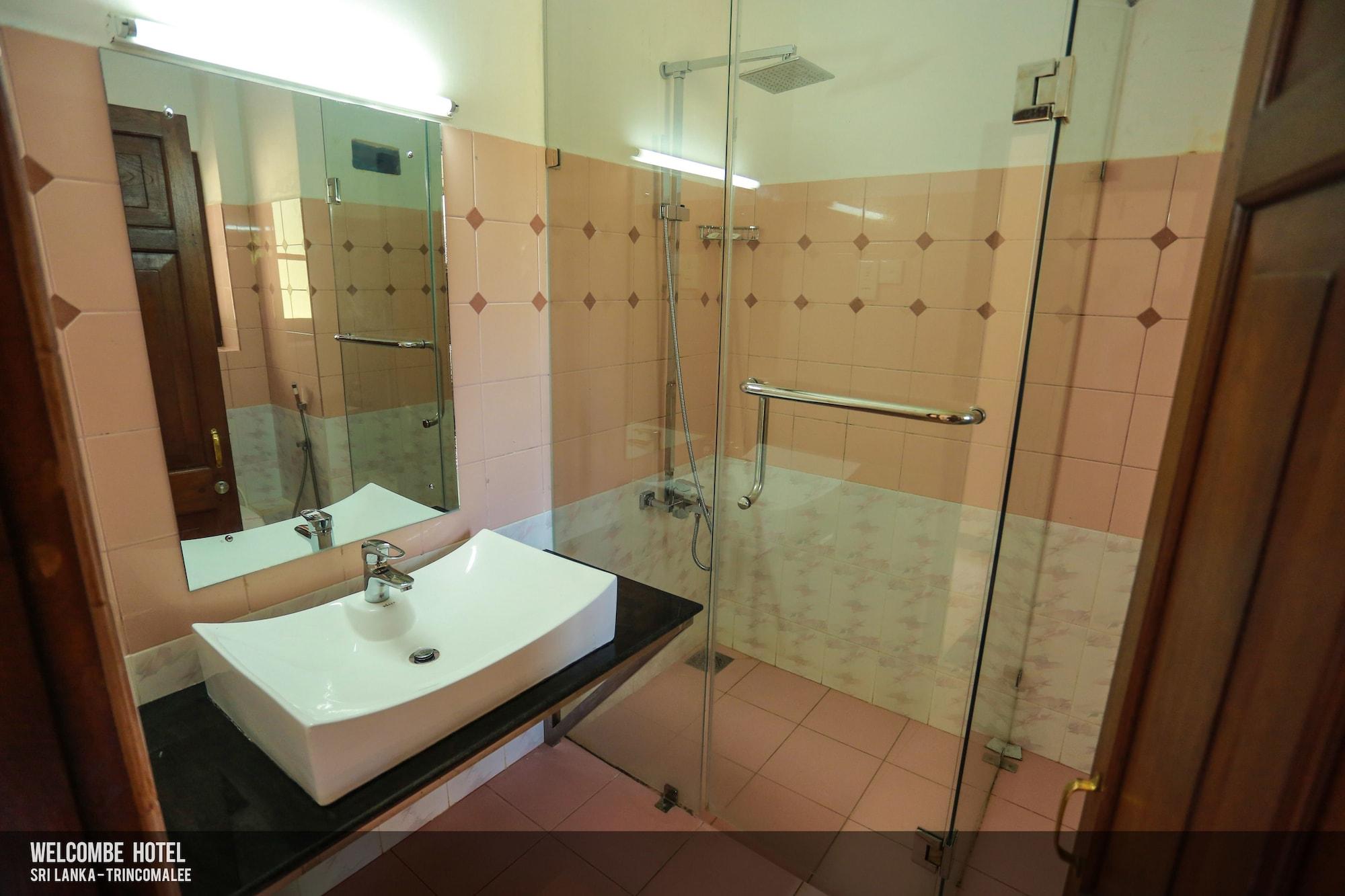 טרינקומאלה Welcombe Hotel מראה חיצוני תמונה