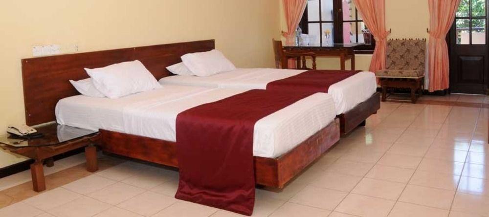 טרינקומאלה Welcombe Hotel מראה חיצוני תמונה